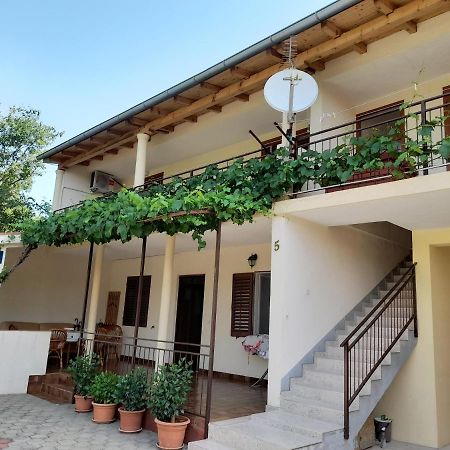 Apartmani Sekana Starigrad Paklenica Esterno foto