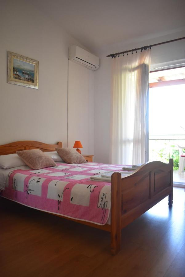 Apartmani Sekana Starigrad Paklenica Esterno foto