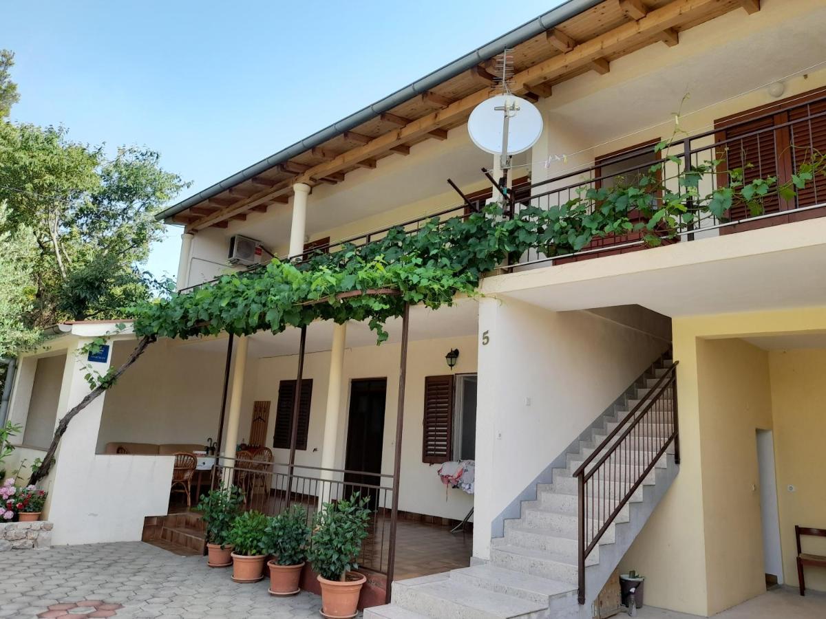 Apartmani Sekana Starigrad Paklenica Esterno foto