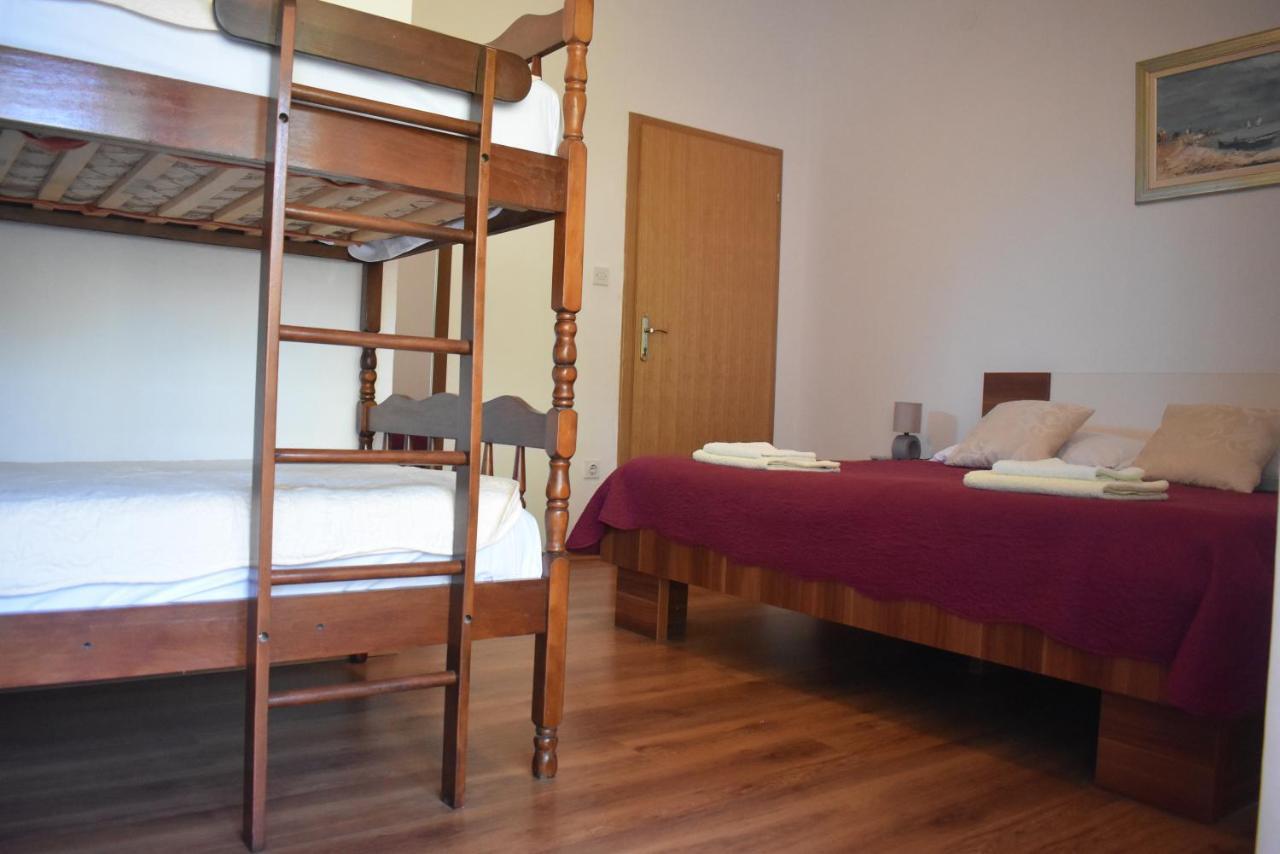 Apartmani Sekana Starigrad Paklenica Esterno foto